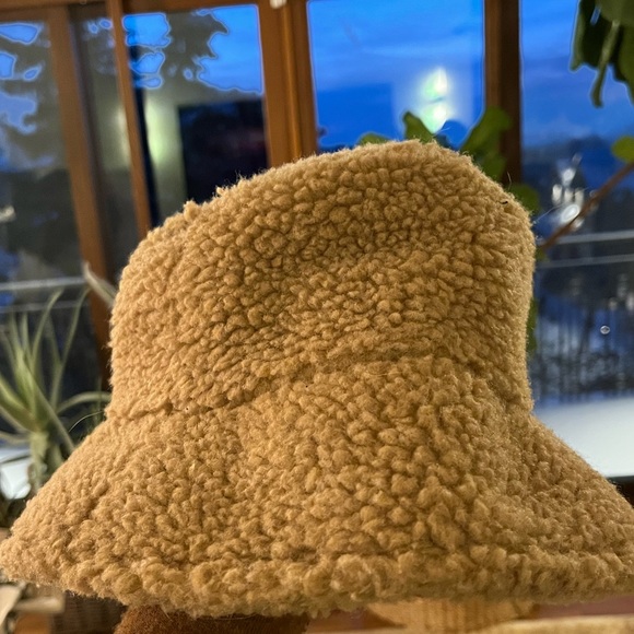 Lack of color - Picture 2 of 4